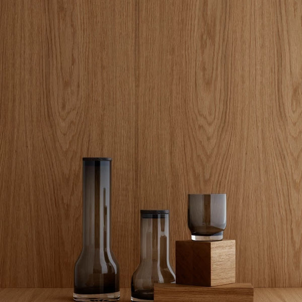 LUNGO WATER CARAFE SMALL SMOKE W/OAK LID 650ml - قارورة ماء زجاجية 650مل, لون رمادي غامق