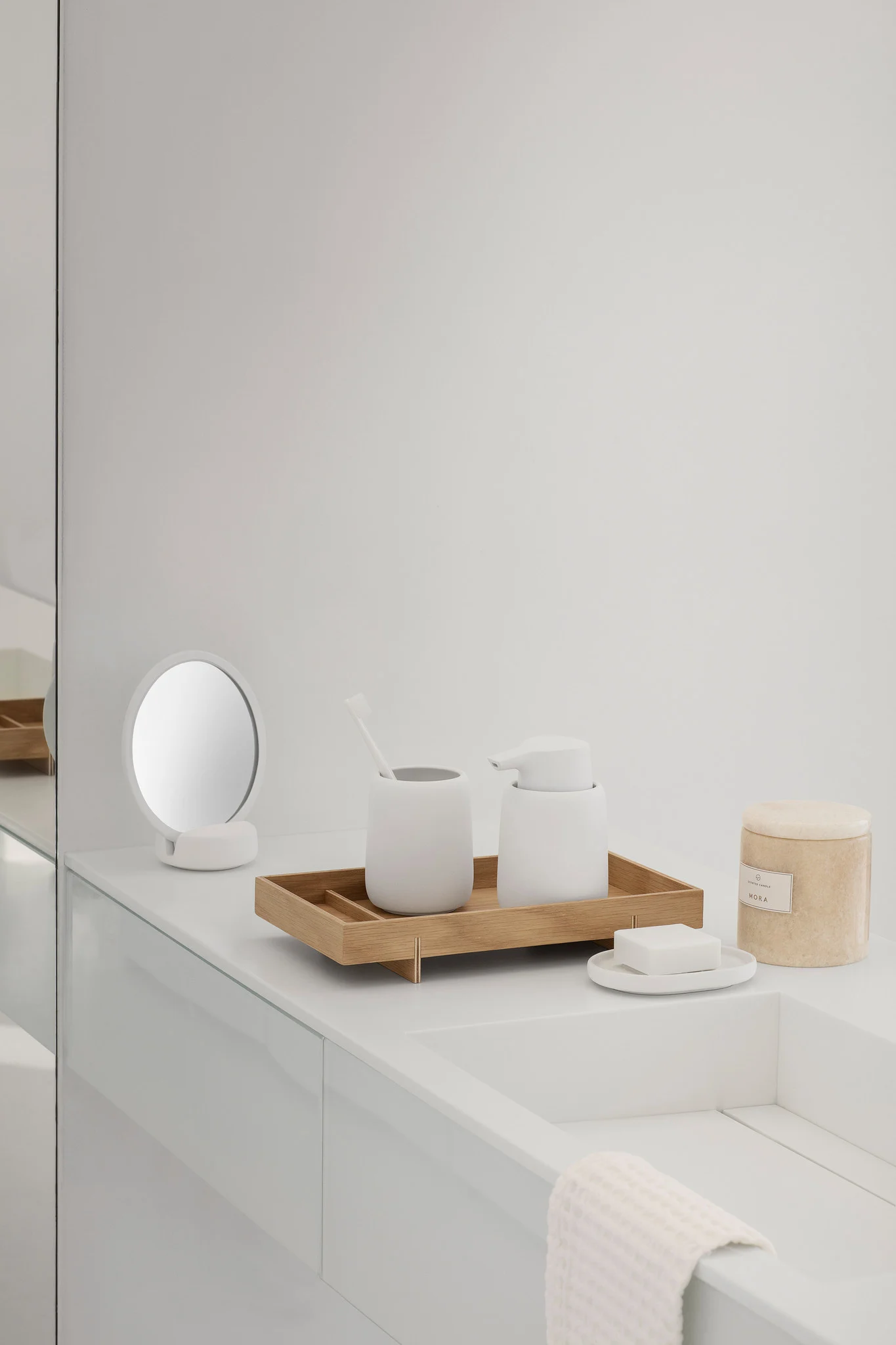 SONO Mirror with Stand 17cm, White Color -مرآة SONO مع ستاند 17سم, لون أبيض