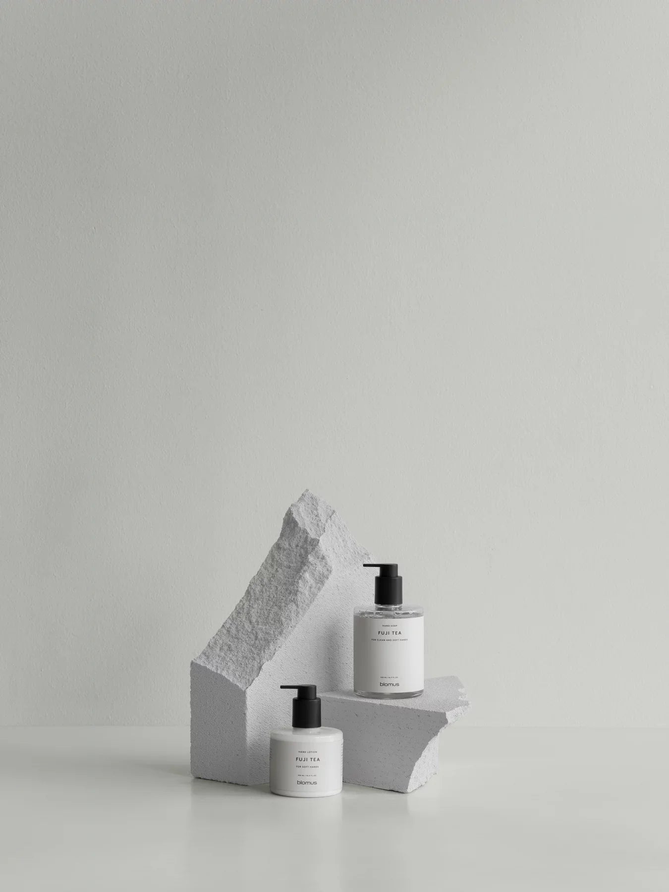 SATOMI Hand Lotion Scent Fuji Tea 300 ml - كريم اليدين برائحة شاي Fuji