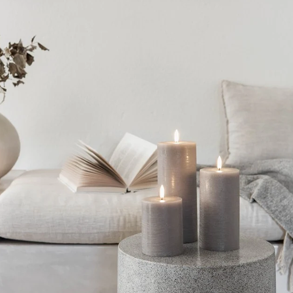 Pillar LED Melted Candle 7.8xh15cm, Sandstone Rustic Color - شمعة LED مضيئة 7.8 * 15 سم , لون بيج