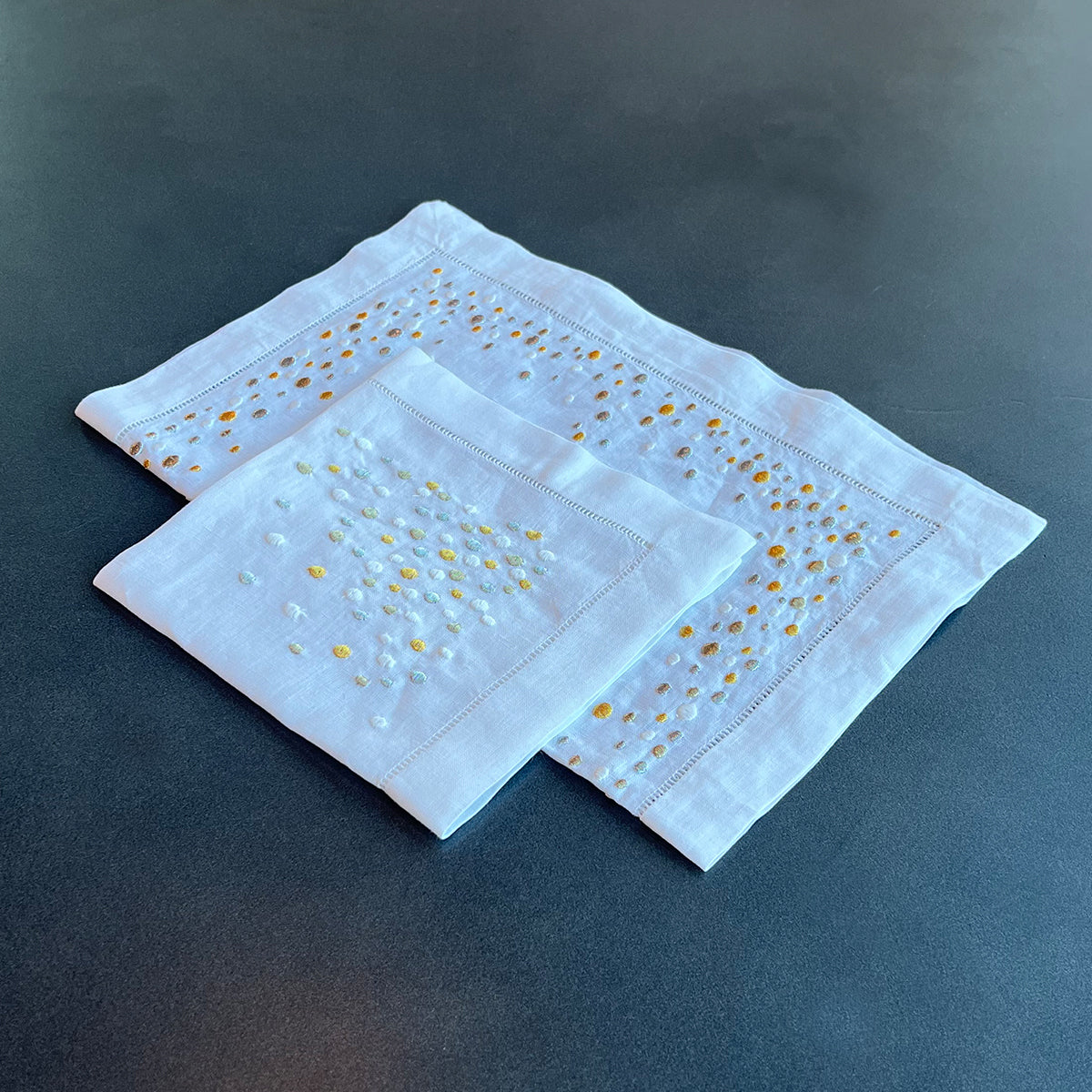 Dotted Burst Table Set, Gold , Silver & Platinum - طقم مفارش طاولة على شكل دوائر، ذهبي, فضي و بلاتينوم