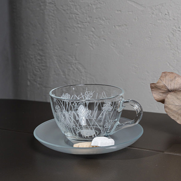 White Flying Botanical flower Cappuccino Cup ,Saucer - طقم اكواب كابتشينو مع صحن غير لامع بنقشة نباتية ,أبيض