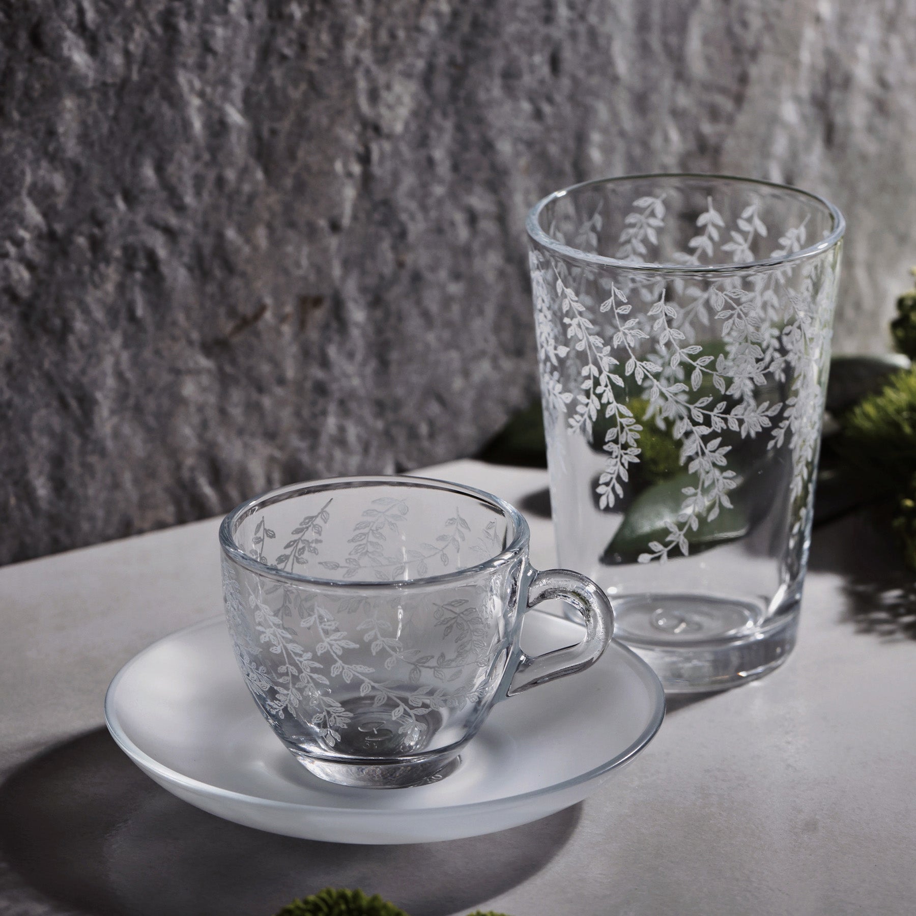 White Leaves Espresso Cup white leaves Set , Satin Saucer - طقم اكواب إسبرسو مع صحن لامع بنقش الأوراق البيضاء