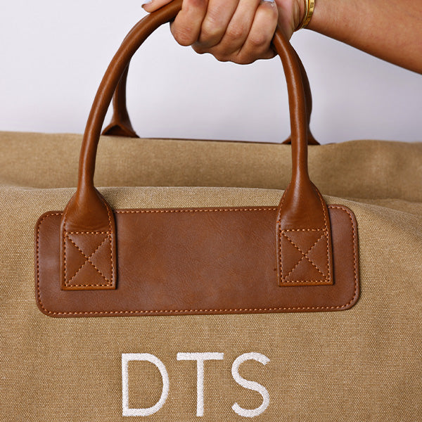 MEDIUM KHAKI DUFFLE BAG WITH SHOULDER STRAP - BROWN STRAP 78x15x39cm - 78x15x39cm حقيبة يد كاكي متوسطة الحجم مع حزام كتف - حزام بني