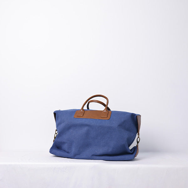 MEDIUM NAVY BLUE DUFFLE BAG WITH SHOULDER STRAP - BROWN STRAP 78x15x39cm - 78x15x39cm حقيبة يد متوسطة الحجم باللون الأزرق الداكن مع حزام كتف- حزام بني