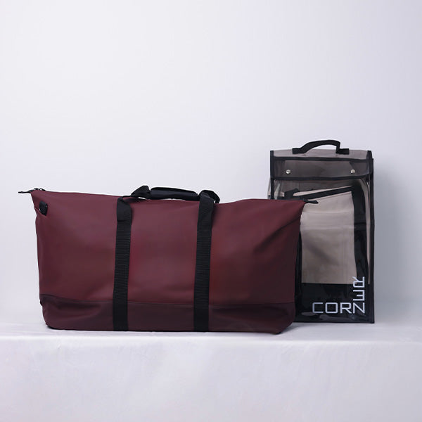 MEDIUM BARGUNDY DUFFLE BAG WITH SHOULDER STRAP - BLACK STRAP 69cm - حقيبة يد متوسطة الحجم باللون البرغندي مع حزام كتف - حزام أسود 69 سم