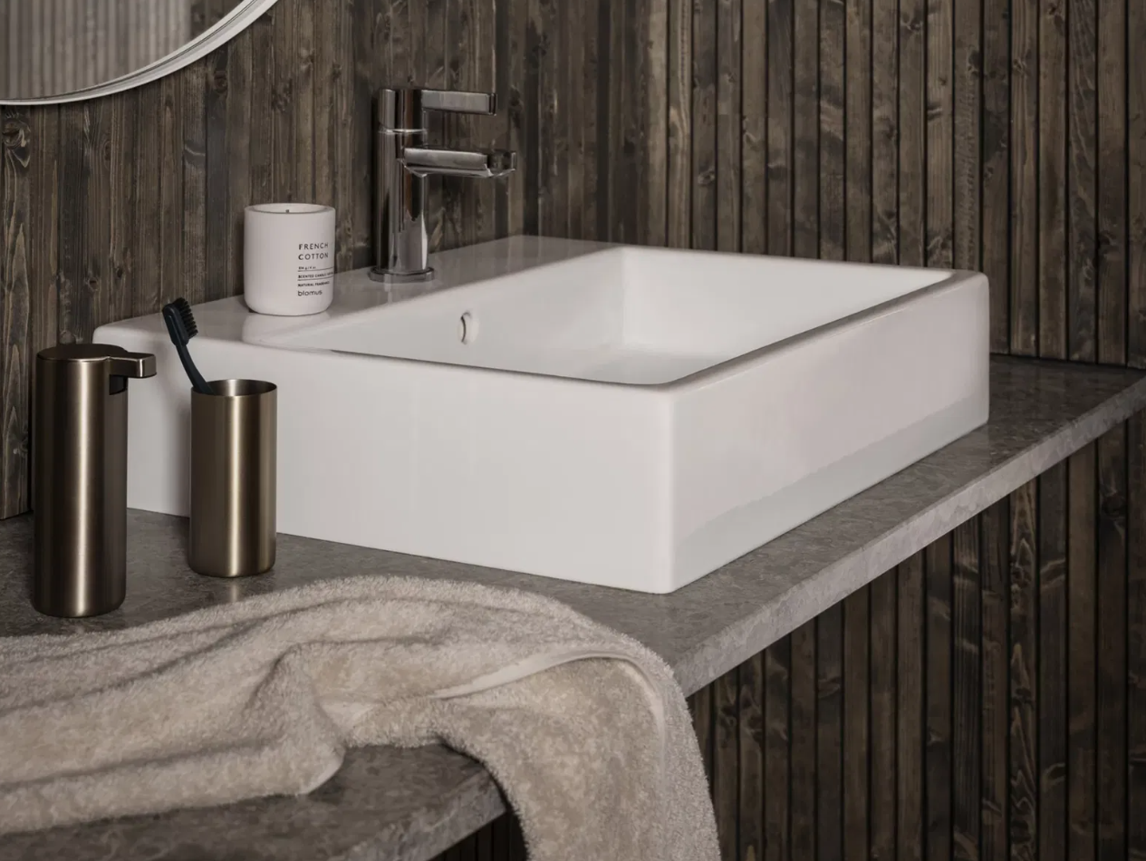 Soap Dispenser - MODO - Brass - 7 X 5 X 16 CM موزع صابون – مودو – نحاس