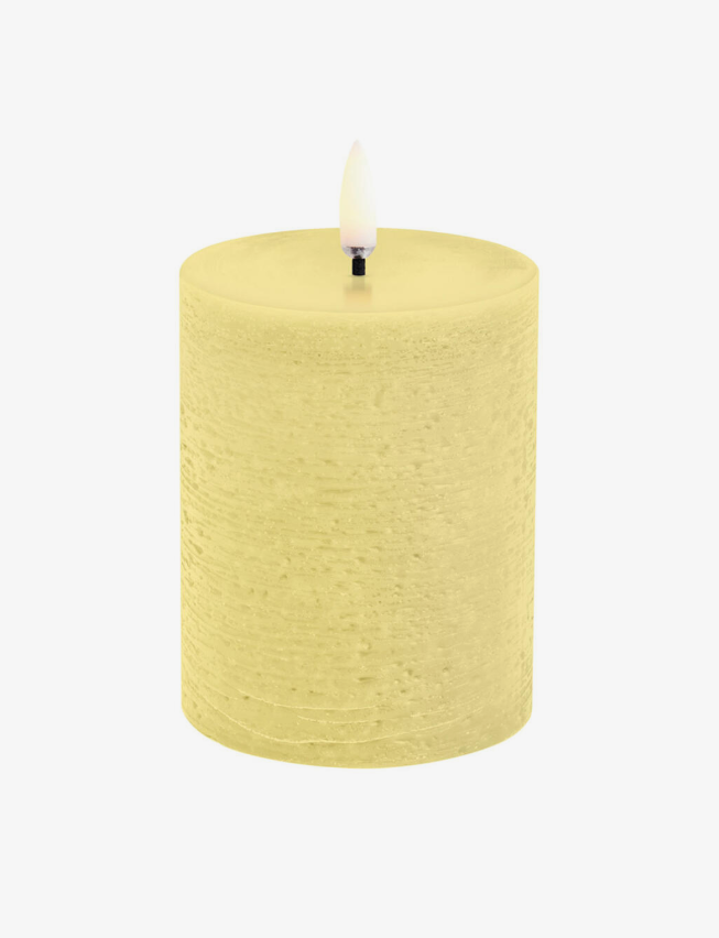 LED pillar candle, Wheat yellow, Rustic, 7,8x10,1 cm (4/24) -شمعة عمود LED، أصفر، ريفي، 7,8x10,1 سم