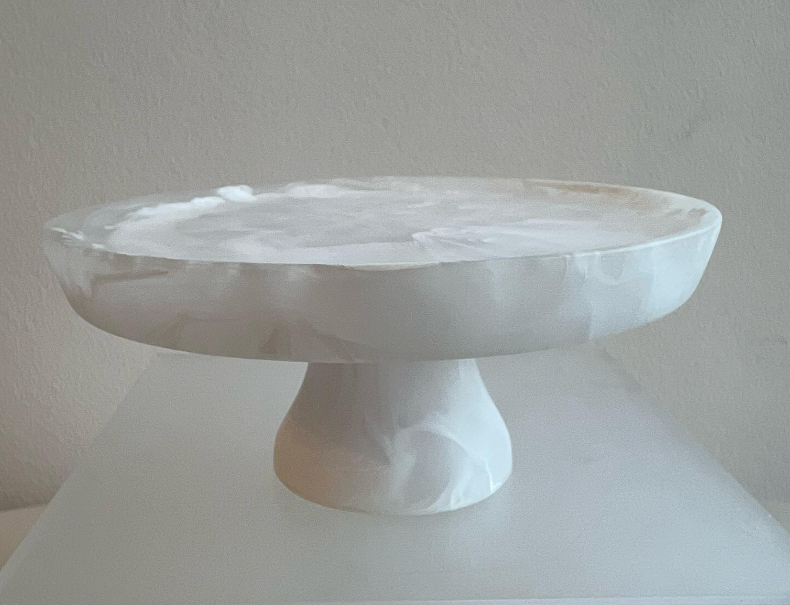 Small Footed Cake Stand 17x10cm, White Color - حامل كيك صغير مقاس 17×10 سم، لون أبيض