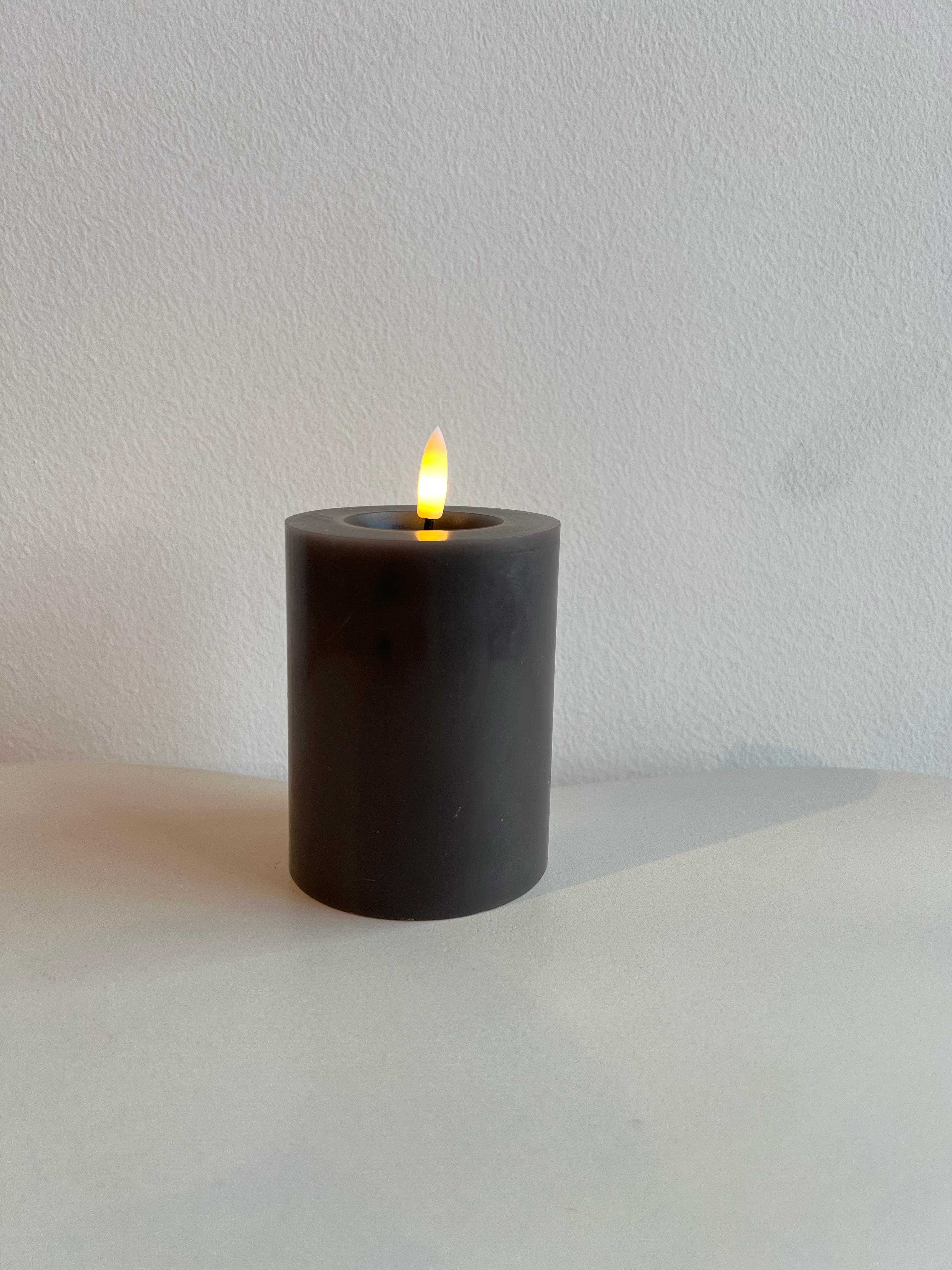 MM LED pillar candle, Silk, Melted, Charcoal, 74x100 mm - MM شمعة عمودية LED، حرير، ذائب، فحمي، 74×100 مم