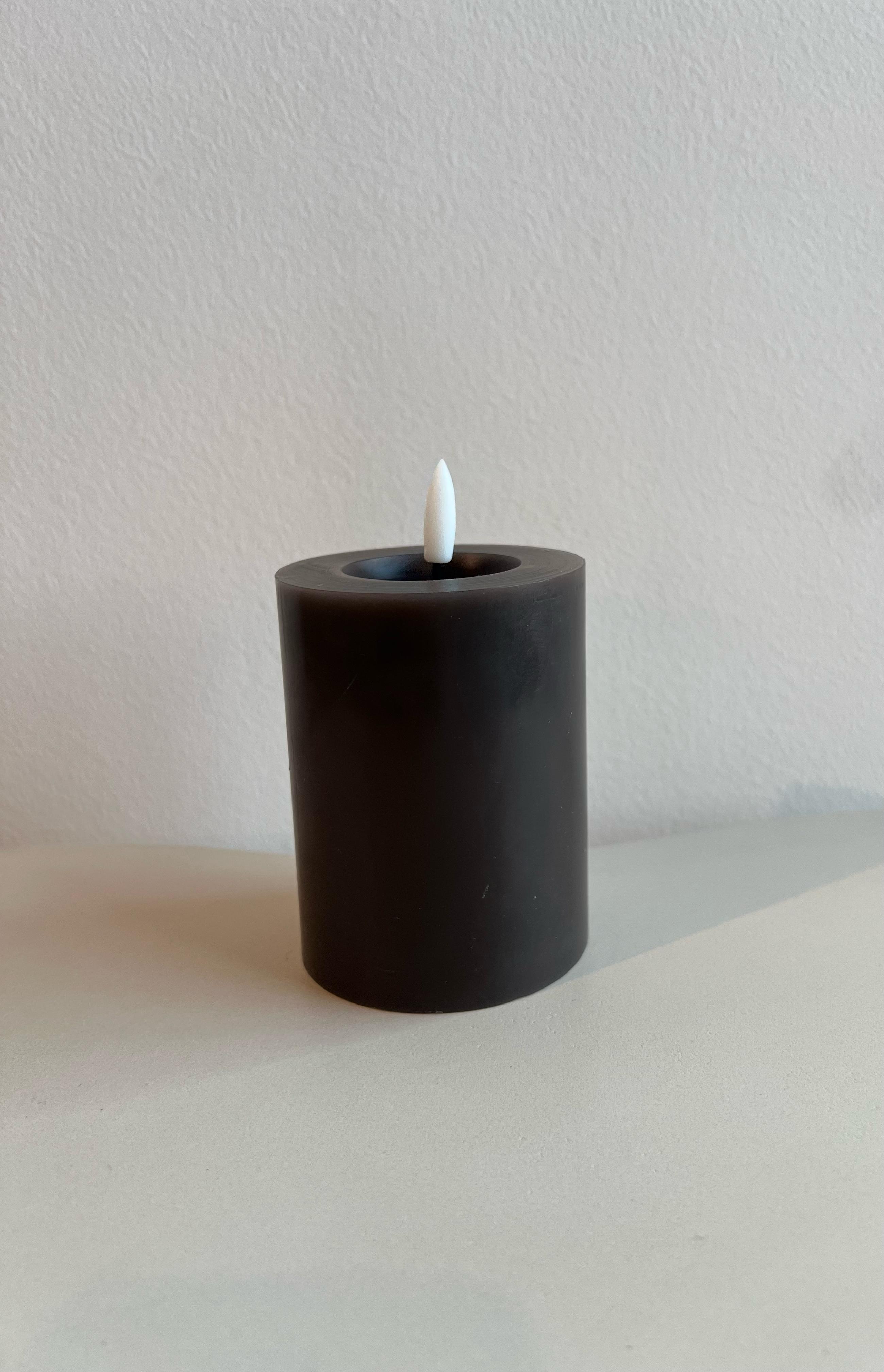 MM LED pillar candle, Silk, Melted, Charcoal, 74x100 mm - MM شمعة عمودية LED، حرير، ذائب، فحمي، 74×100 مم