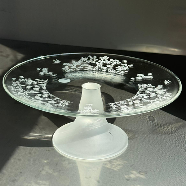 White Forest Cake Stand W Satin 28 CM - طبق تقديم بنقش الطائر والغصن ,ابيض قاعدة 28سم