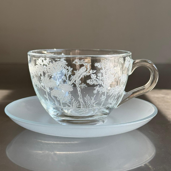 White Forest Cappuccino Cup ,White Saucer - طقم اكواب كابتشينو مع صحن غير لامع بنقش الطائر ,ابيض