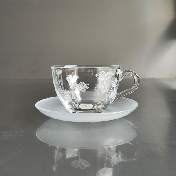 White Botanical Cappuccino Cup ,White Saucer - طقم اكواب كابتشينو مع صحن غير لامع بنقشة نباتية ,ابيض