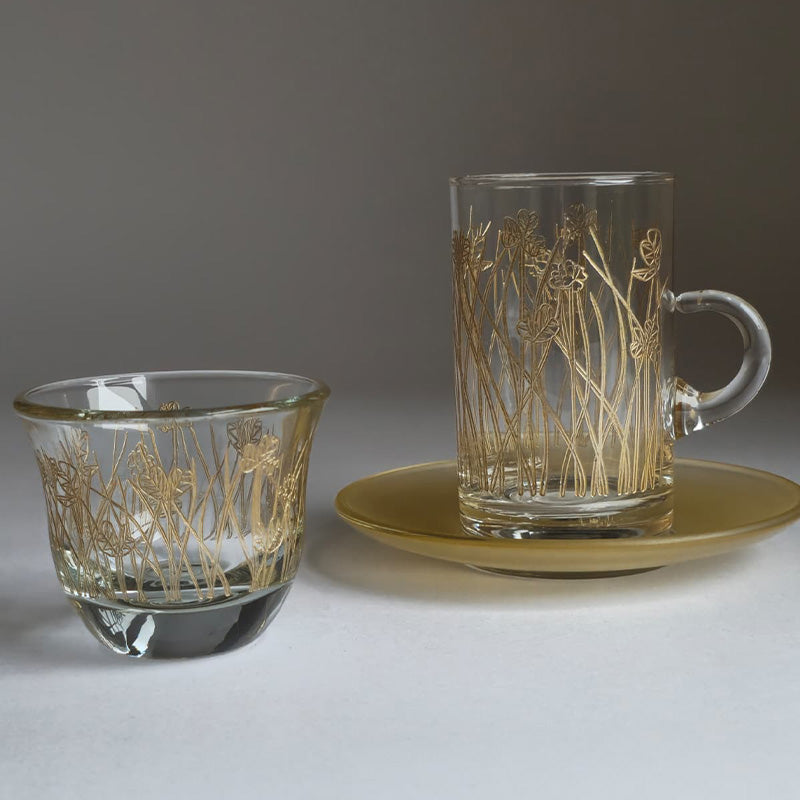 Gold Flying Botanical flower Istekana & Gahwa Set - طقم استكانات شاي وقهوة بنقشة نباتية ذهبي