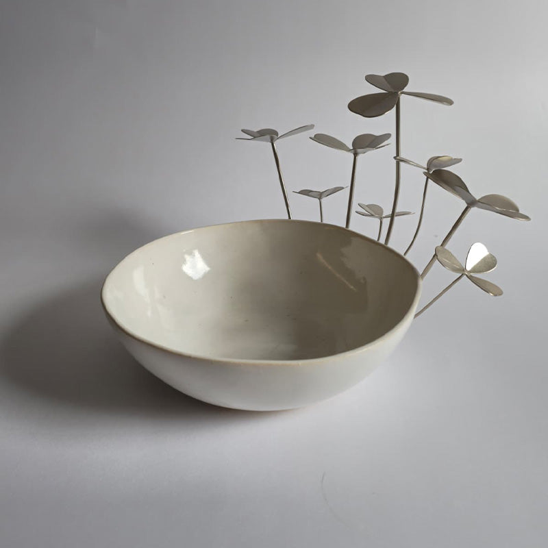 CERAMIC BOWL WITH SHEET FLOWERS - وعاء سيراميك مزخرف بزهور 26.5 سم