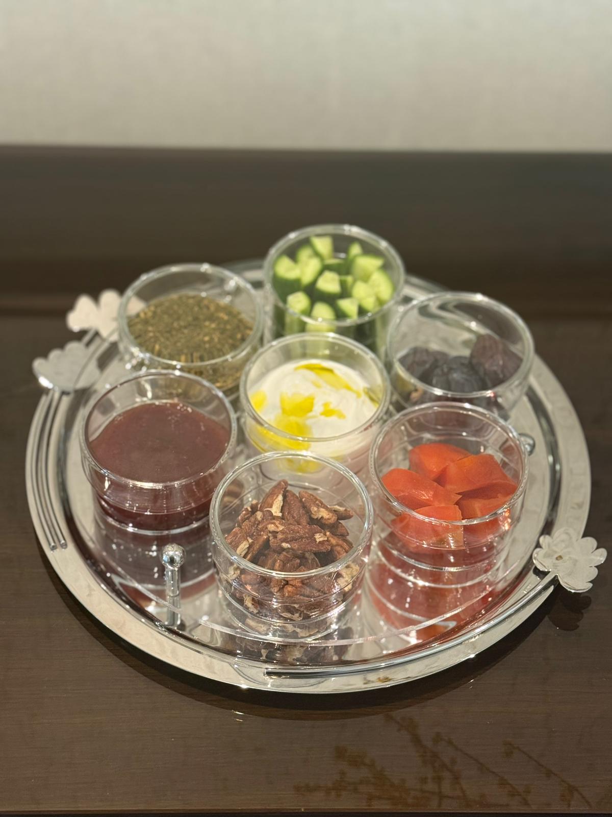 Botanical Round Acrylic Tray with 7-Cup Holder and Lid -صينية دائرية بنقشة نباتية من الأكريليك مع حامل 7 أكواب وغطاء
