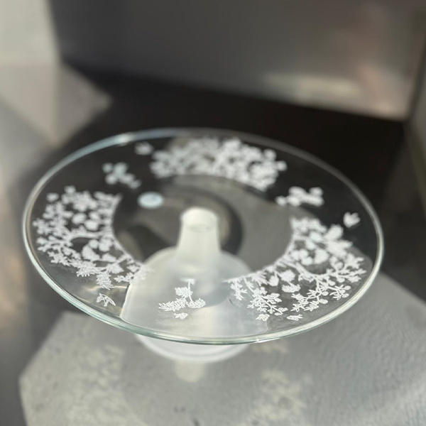 White Forest Cake Stand W Satin 22 CM - طبق تقديم بنقش الطائر والغصن ,ابيض قاعدة 22سم