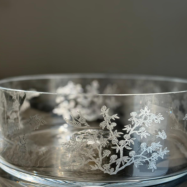 Silver Forest Large Bowl Glazed Satin 25 cm - وعاء حلوى نقش الطائر والغصن فضي 25 سم