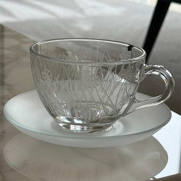 White Flying Botanical flower Cappuccino Cup ,Saucer - طقم اكواب كابتشينو مع صحن غير لامع بنقشة نباتية ,أبيض