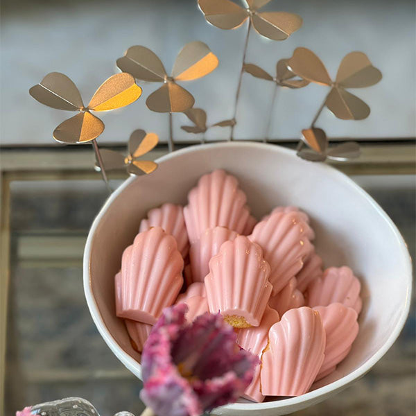 CERAMIC BOWL WITH SHEET FLOWERS - وعاء سيراميك مزخرف بزهور 26.5 سم