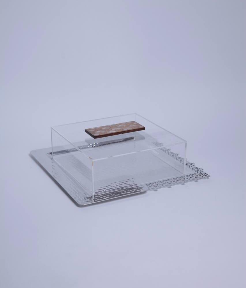 Square Metal Tray With Lace Pattern And Plixiglass cover - صينية معدنية مربعة بنمط الدانتيل وغطاء زجاجي
