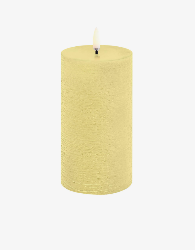 LED pillar candle, Wheat yellow, Rustic, 7,8x15,2 cm (4/24) - شمعة عمود LED، أصفر، ريفي، 7,8 x15,2 سم