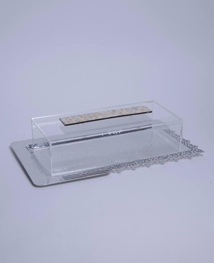 Rectangular Metal Tray With Lace Pattern And Plixiglass cover - صينية معدنية مستطيلة بنمط الدانتيل وغطاء زجاجي