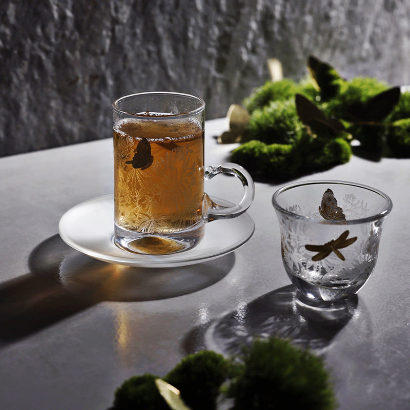 Gold Butterfly Istekana & Gahwa Set , Satin Saucer -طقم استكانات شاي وقهوة نقش الفراشة البيضاء والذهبي, صحن لامع