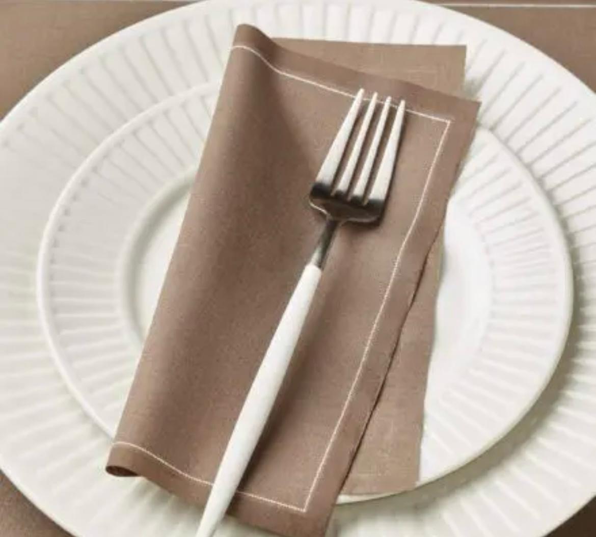 COTTON LUNCH NAPKIN PACK, 20 x 20 CM, TAUPE _ عبوة مناديل غداء قطنية، 20 × 20 سم، بني ترابي