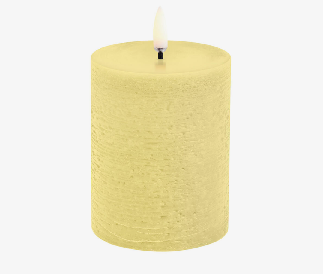 LED pillar candle, Wheat yellow, Rustic, 7,8x10,1 cm (4/24) -شمعة عمود LED، أصفر، ريفي، 7,8x10,1 سم
