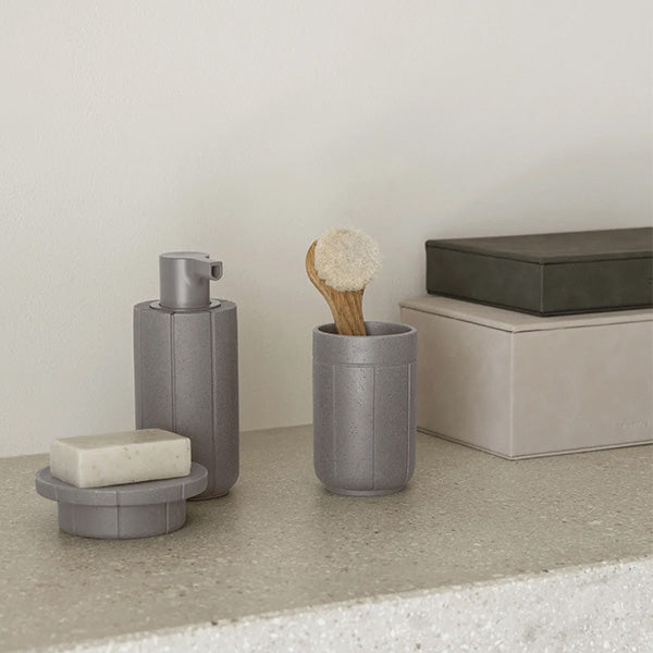 Kua Tumbler, Micro Chip - حامل فرش أسنان، رمادي فاتح