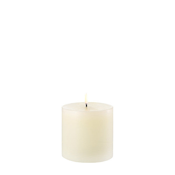 LED PILLAR CANDLE IVORY SMOOTH 10.1x10cm - شمعة LED مضيئة 10.1xh10.1 سم, لون اوف وايت