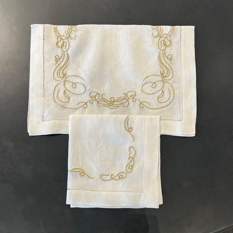 Royal Threads Gold Table Set- طقم مفارش طاولة Royal Threads