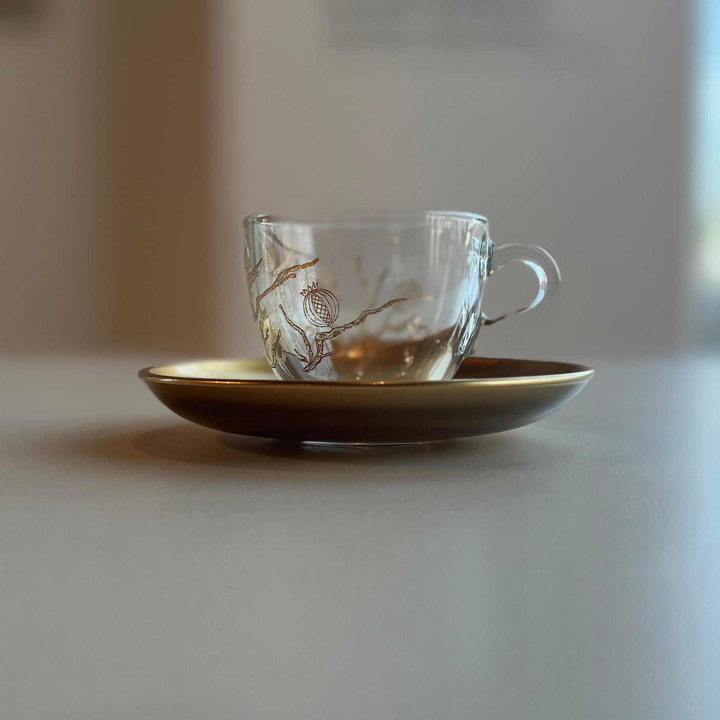 Pomegranate Engraving Espresso Cup Set W/ Saucer, Gold Color - طقم اكواب إسبرسو مع صحن بنقش الرمان, ذهبي