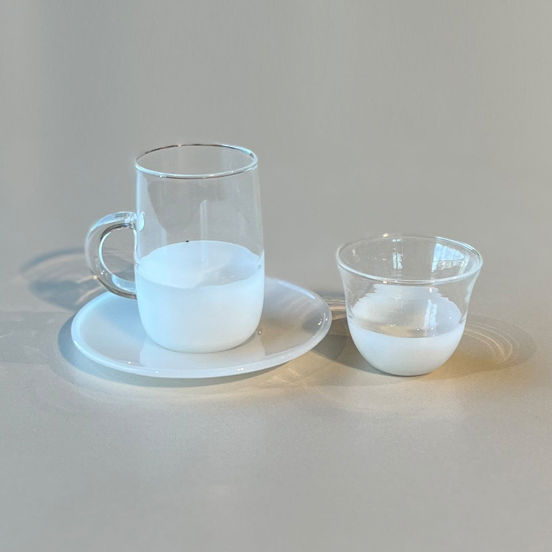 Istekana & Gahwa Set With White Bottom & White Saucer - طقم إستكانة وقهوة بأرضية بيضاء وصحن ابيض