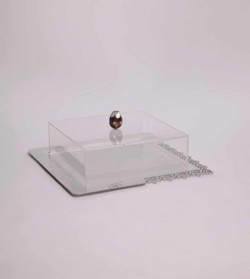 Square Metal Tray With Lace Pattern And Plixiglass cover - صينية معدنية مربعة بنمط الدانتيل وغطاء زجاجي