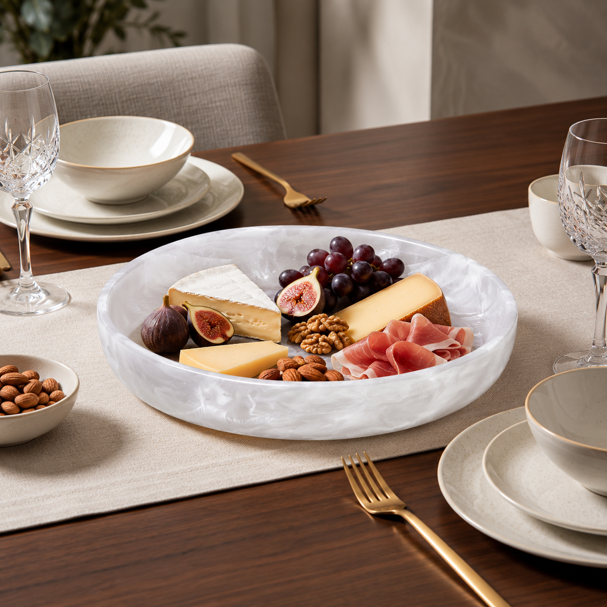 Medium Round Platter, White - طبق تقديم دائري متوسط , أبيض