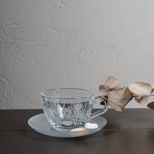 White Flying Botanical flower Espresso Cup ,Saucer -  طقم اكواب إسبرسو مع صحن غير لامع  بنقشة نباتية ,أبيض