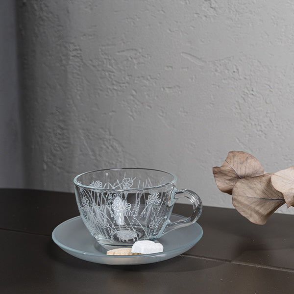 White Flying Botanical flower Espresso Cup ,Saucer -  طقم اكواب إسبرسو مع صحن غير لامع  بنقشة نباتية ,أبيض