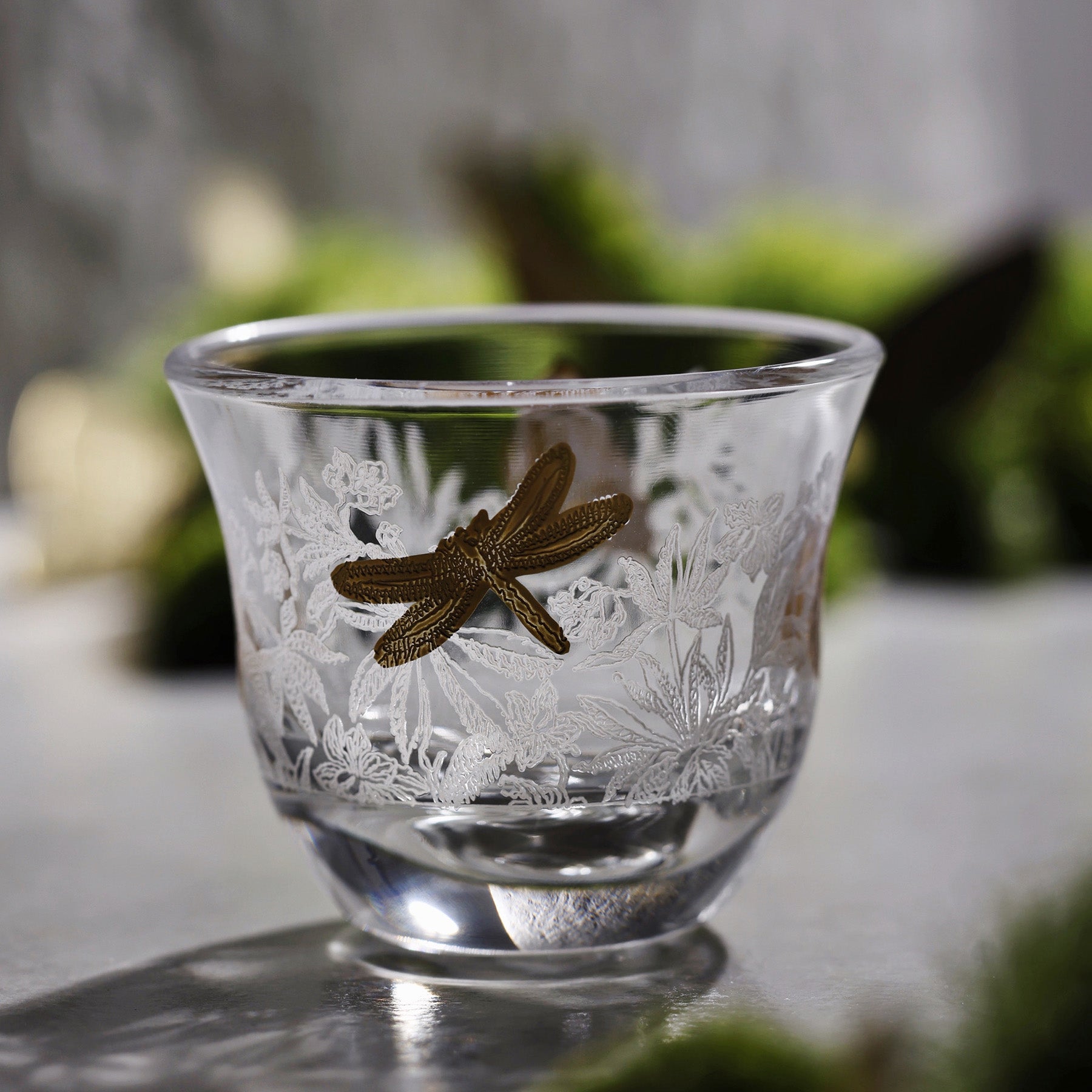 Gold Butterfly Istekana & Gahwa  Set , Satin Saucer  -طقم استكانات شاي وقهوة نقش الفراشة البيضاء والذهبي, صحن لامع