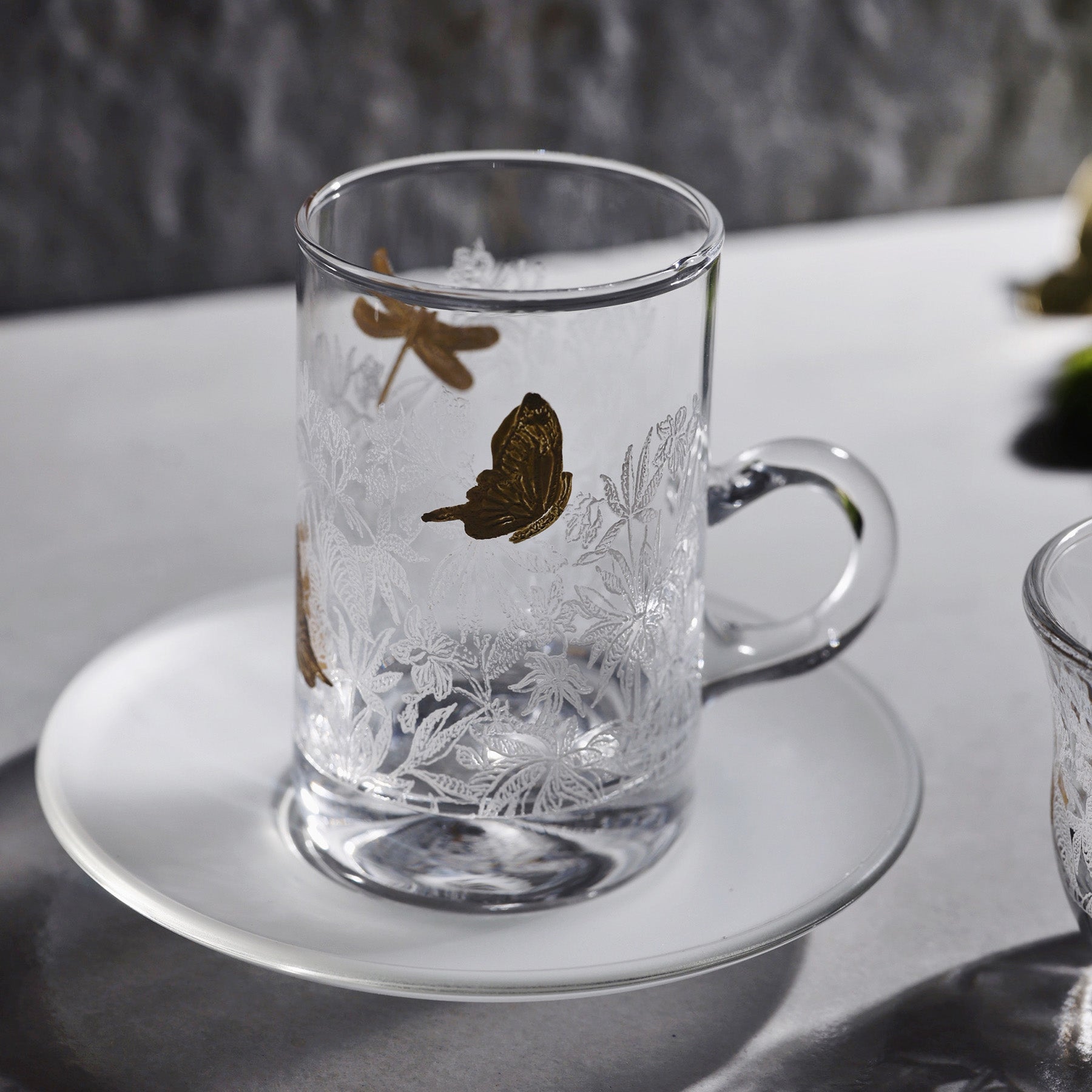 Gold Butterfly Istekana & Gahwa  Set , Satin Saucer  -طقم استكانات شاي وقهوة نقش الفراشة البيضاء والذهبي, صحن لامع