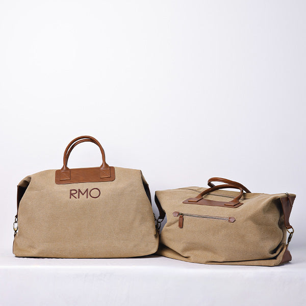 MEDIUM KHAKI DUFFLE BAG WITH SHOULDER STRAP  - BROWN STRAP 78x15x39cm - 78x15x39cm حقيبة يد كاكي متوسطة الحجم مع حزام كتف - حزام بني
