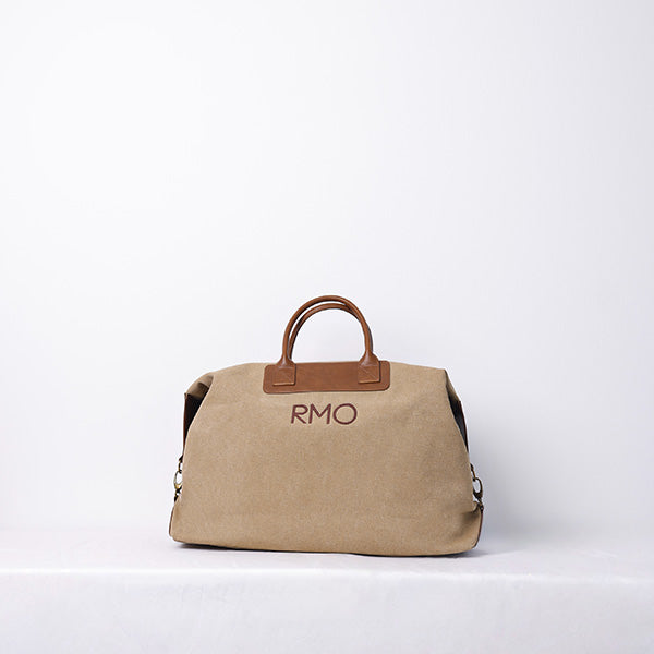 MEDIUM KHAKI DUFFLE BAG WITH SHOULDER STRAP  - BROWN STRAP 78x15x39cm - 78x15x39cm حقيبة يد كاكي متوسطة الحجم مع حزام كتف - حزام بني
