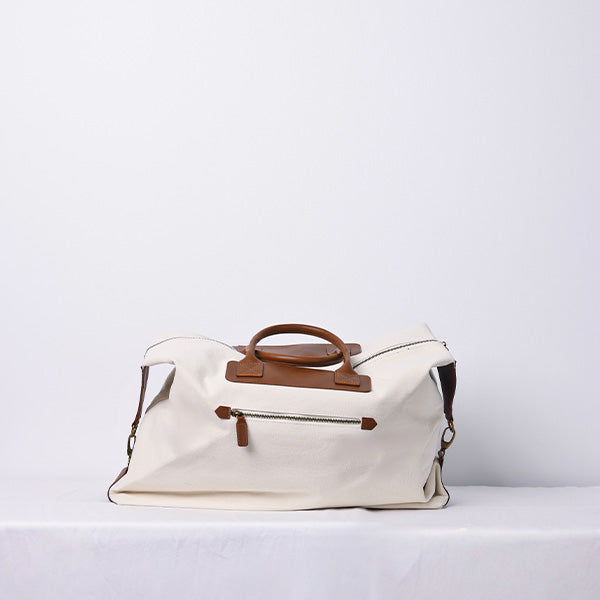 Large Off White Duffle Bag With Shoulder Strap  - BROWN STRAP 83x18x45cm - 83x18x45cm حقيبة يد كبيرة باللون الأبيض مع حزام كتف- حزام بني