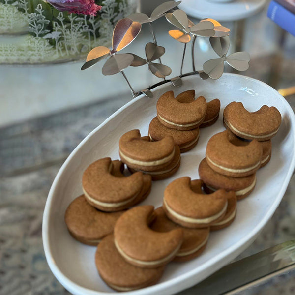 CERAMIC PLATE WITH SHEET FLOWERS 33x22x9cm   -طبق سيراميك مزخرف بزهور  33 سم