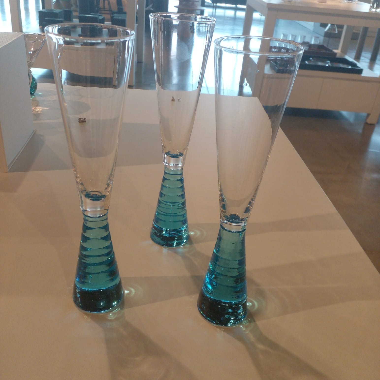 set of 3 glass flutes - طقم أكواب زجاجية , 3 قطع