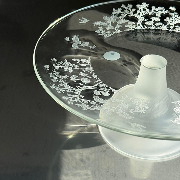 White Forest Cake Stand  W Satin 28 CM - طبق تقديم بنقش الطائر والغصن ,ابيض قاعدة 28سم