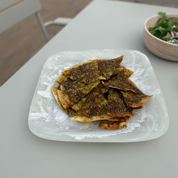 SQUARE TRAY MEDIUM 24.5 x 24.5 x 3 WHITE - طبق تقديم مربع متوسط 24.5x24.5x3سم, لون أبيض