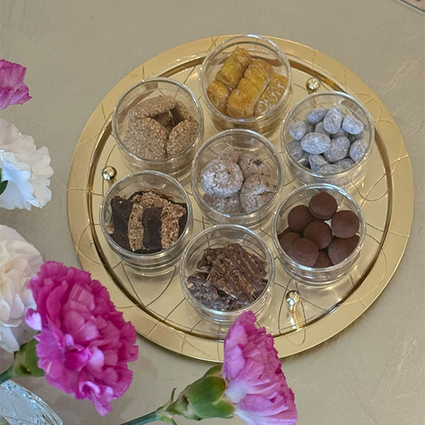 Abstract Gold Round Tray with 7 Cups - صينية دائرية ذهبية بتصميم أنيق مع 7 أكواب